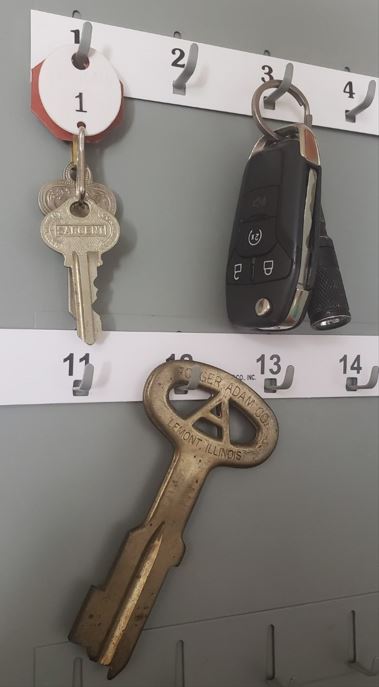 LUND AUTOMOTIVE Large Size Hooks for Key Fobs& Detention Keys